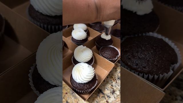 #cupcakes #snickers #shorts #bakewithme смотреть онлайн