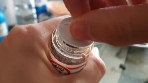 How to open a bottle of Ketchup Heinz