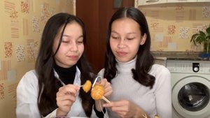 АСМР қазақша мукбанг😍🔊/АСМР на казахском СТЕКЛЯННЫЕ ФРУКТЫ🤤🍓🍇🍊🍎🍌