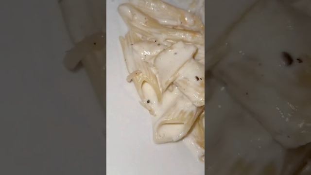 Creamy Alfredo Pasta#shorts#youtubeshorts#food смотреть онлайн