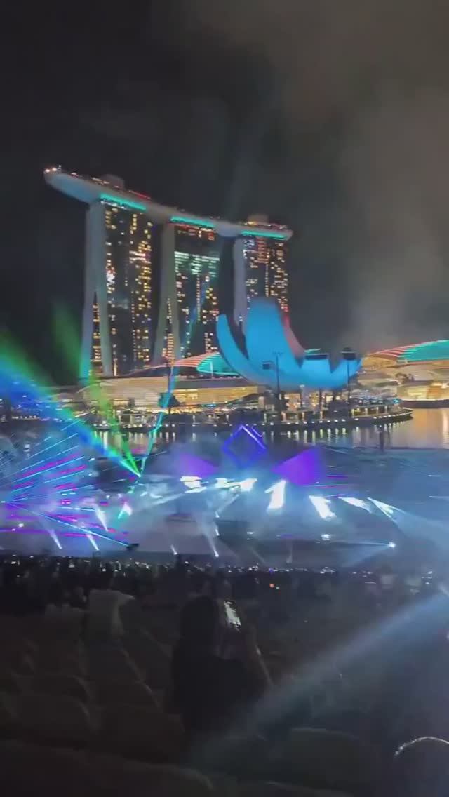 Отметили 2025 год в Сингапуре смотреть онлайн