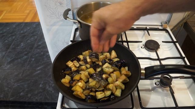 Ригатони арабьята с баклажаном