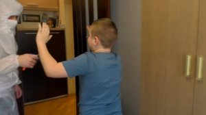 Бандиты ПРОНИКЛИ В КВАРТИРУ.  Кириешка ОТРАЗИЛ Нёрф НАПАДЕНИЕ