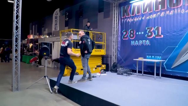 Уникальный КЛИНОК 2024 года. Супер ножи, топоры, стенды смотреть онлайн