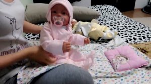 Переодевание малышки Брианы на ночь