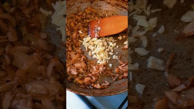 ЗАПЕЧЕНЫЙ КАРТОФЕЛЬ С ГРИБАМИ, ЛУКОМ, ЧЕСНОКОМ ПО ДЕРЕВЕНСКИ смотреть онлайн