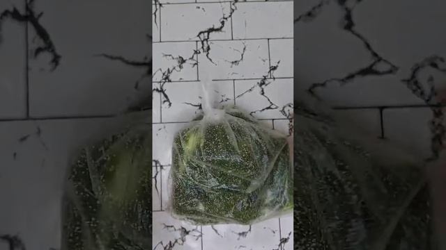 Тұздалған қияр. Маринадталған қияр. Пакетте тұздалатын қияр.Қазақша рецепт. Малосольные огурцы. смотреть онлайн