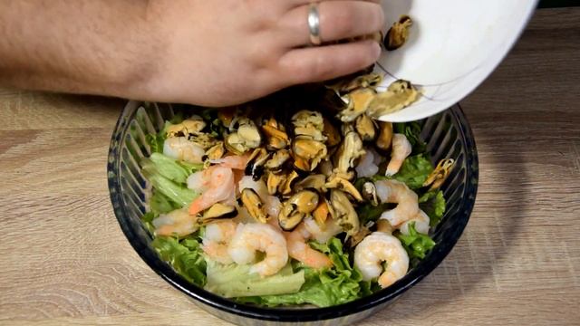 Простейший салат из морепродуктов!!!