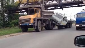 БЕЛАЗ РАЗДАВИЛ КАМАЗ В КУЗБАССЕ