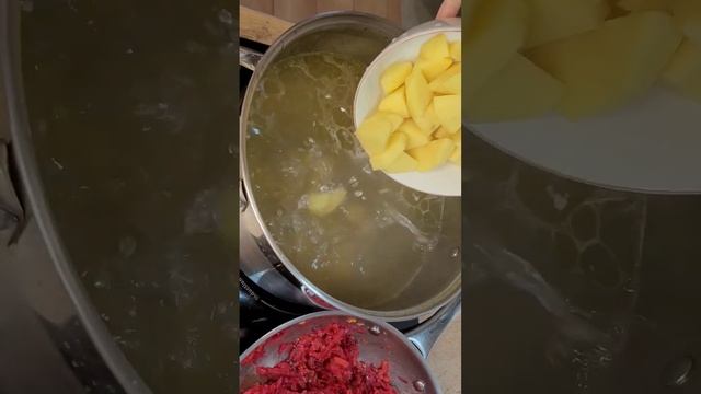 Вкусный и наваристый борщ 😍Одно из любимых блюд 😋