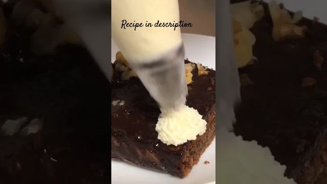 Chocolate cake with homemade whipped cream #shorts смотреть онлайн