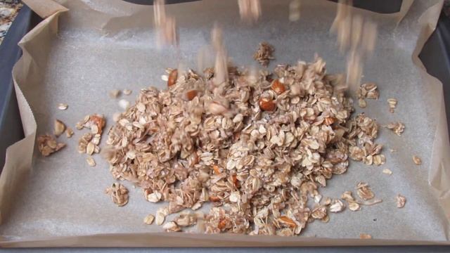 Crunchy Granola Bars || Simple Healthy Plantbased Snack смотреть онлайн