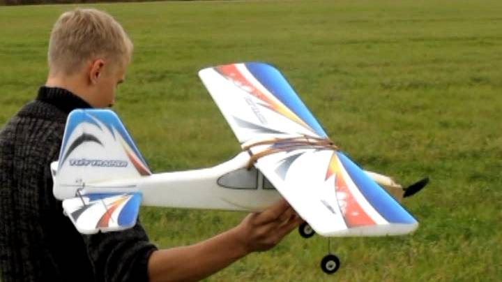 Радиоуправляемая модель самолета RC plane, Tuff Trainer EPP 2011, Vladivostok 2011 пилот Калугин М.