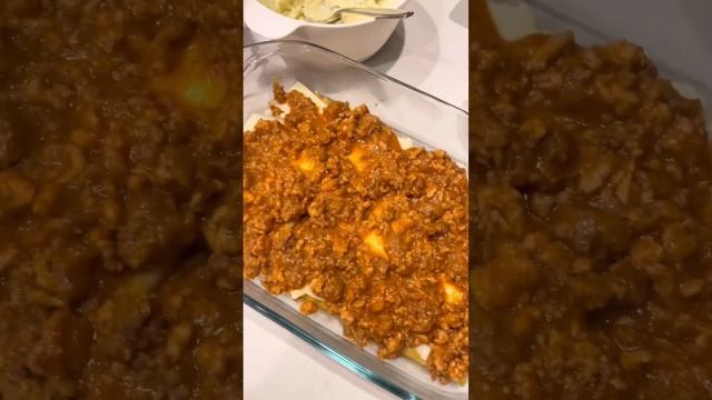 This lasagna is supposed to get you laid..allegedly. смотреть онлайн