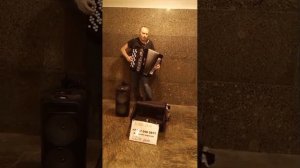 Баянист из перехода даёт джазу