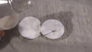 Можно ли очистить монтажную пену от одежды ?