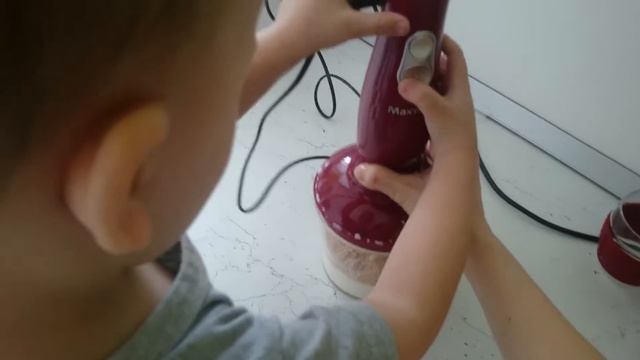 Клубничный коктейль с миндалем смотреть онлайн