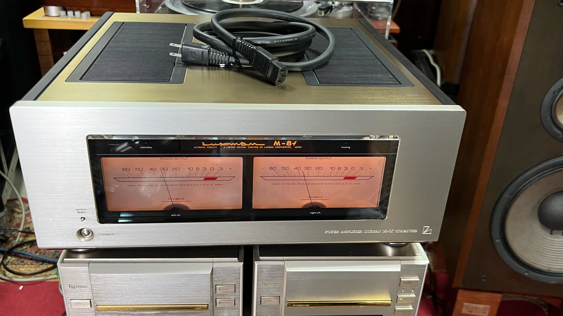 Усилитель Luxman M-8f смотреть онлайн
