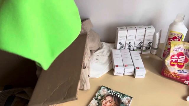 Большая РАСПАКОВКА!Кроссовки,халат,корейская серия,бальзамы-растирки,духи,косметика,з/паста Фаберли