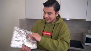 смотрим сергионис живая пираньи