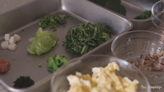 주먹밥/오니기리 6가지 레시피/연어/명란젓/치즈/스크램블/된장/미역/미나리/고수 смотреть онлайн