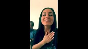 Красивая турчанка поет на езидском языке