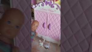 Саша поломала руку?! Катя и Макс игры в куклы