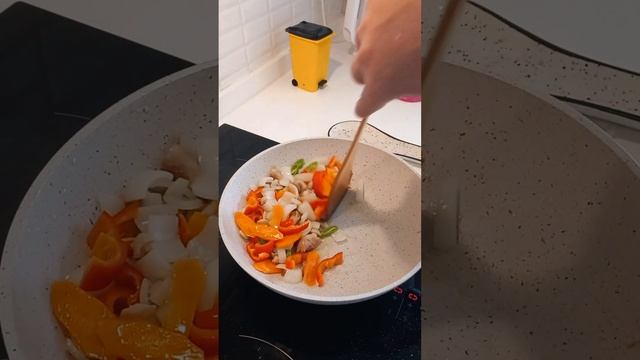 Тайский жареный рис | Fried rice #shorts смотреть онлайн