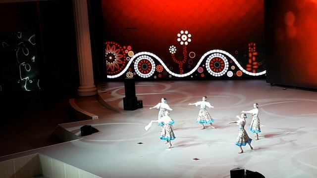 Русский танец. Выступление ребят детского лагеря Орлёнок