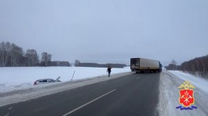 В Кемеровской области – Кузбассе сотрудники госавтоинспекции помогли водителю