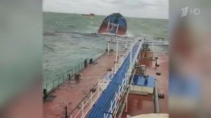 В р-н Тамани, где обнаружено новое пятно нефтепродуктов, стягиваются дополнительные силы спасателей.