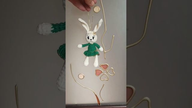 вязаная зайка! #заяцкрючком #вязание #ручнаяработа #handmade #hare #вязаниекрючком #вязаныеигрушки смотреть онлайн