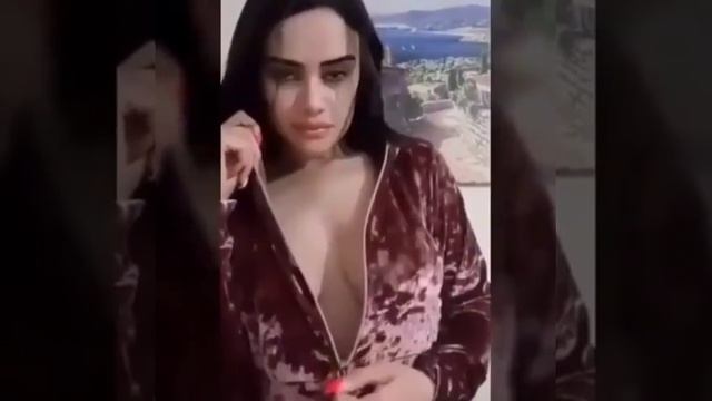 Красивая киска