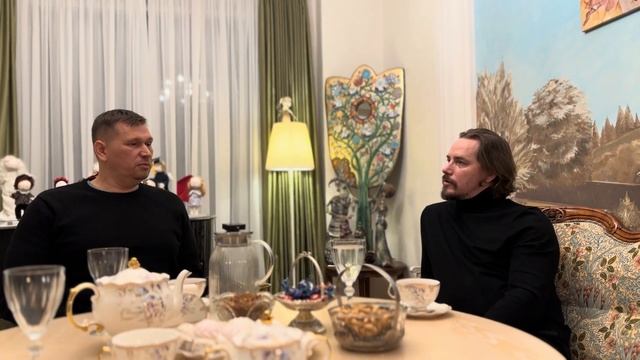 А.В.Соловьев и Владимир Шмидт в Доме Ангелов о книге села Красноусольский