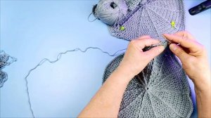 Весення накидка для внучки. Вяжем вместе.