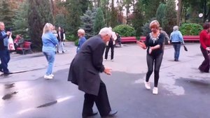 МОЯ КОНФЕТОЧКА! ТАНЦЫ В ПАРКЕ ГОРЬКОГО ХАРЬКОВ СЧАСТЛИВЫЕ ДНИ