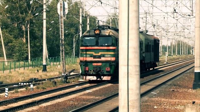 Тепловоз 2М62-0605 с вагонами / Dieselloc 2M62-0605 смотреть онлайн