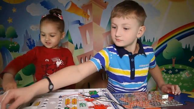 Электронный конструктор Знаток 320 схем Собираем летающий вентилятор из электронного конструктора