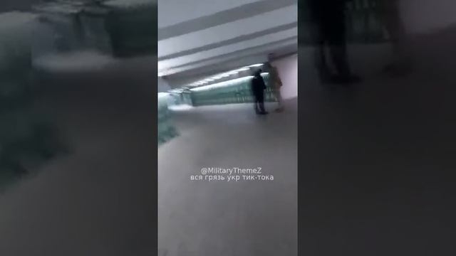 В Киеве бусификаторы охотятся на людей во всех возможных местах. Метро не является исключением