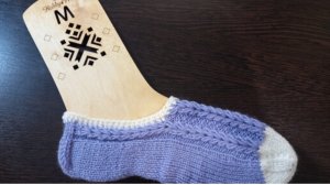 Вязаные следочки спицами