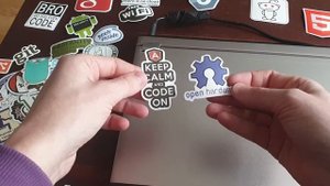 Апгрейд ноутбука, клею наклейки. Как украсить ваш старый ноутбук, стикеры с aliexpress в помощь.