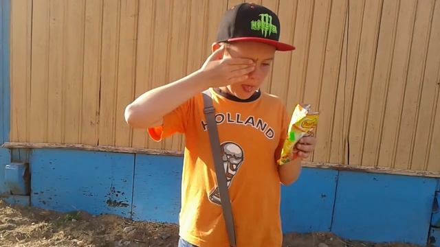 Пробую вкус острой курицы "РОЛТОН". смотреть онлайн