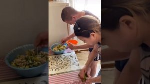 Безумный Паша и Иришка рецепт окрошки (из архива)