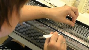 Вывязывание горловины на двух фонтурах. Частичное вязание на двух фонтурах