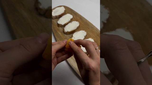 Брускетты с хурмой и хамоном #брускетта #закусканановыйгод  #новогодниерецепты #праздничныйстол