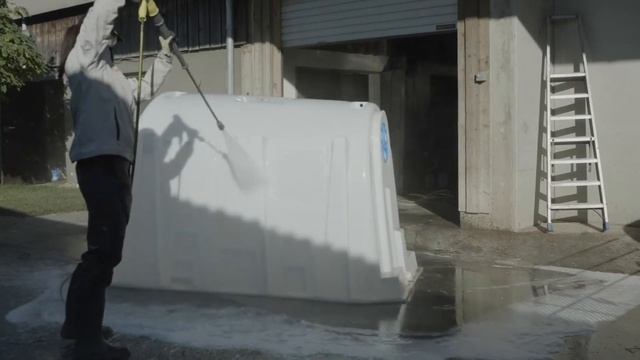 Очистка боксов для телят профессиональной техникой Karcher за 15 минут