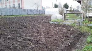 Что делать и какие работы нужно проводить на сыром участке с большим уклоном .