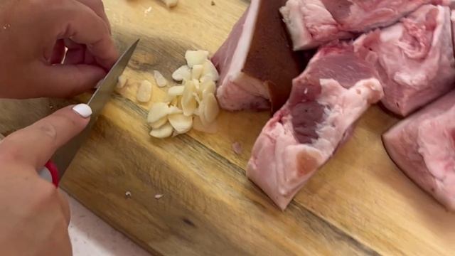 Маринуем сало , солим перчим с чесноком 🧄