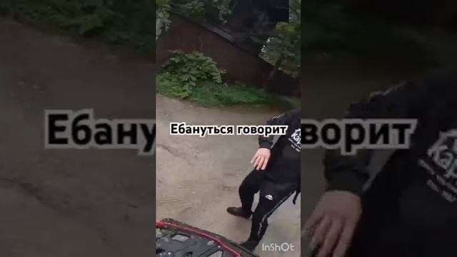 Самокатчик чуть не влетел в мотоцикл