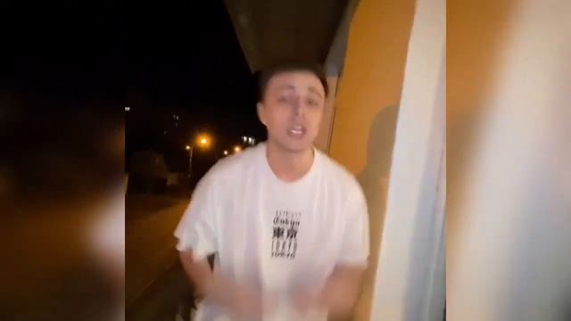 Мэвл   Девочка гуляющая кошка новинки 2020, клип, сниппет нового трека, текст и